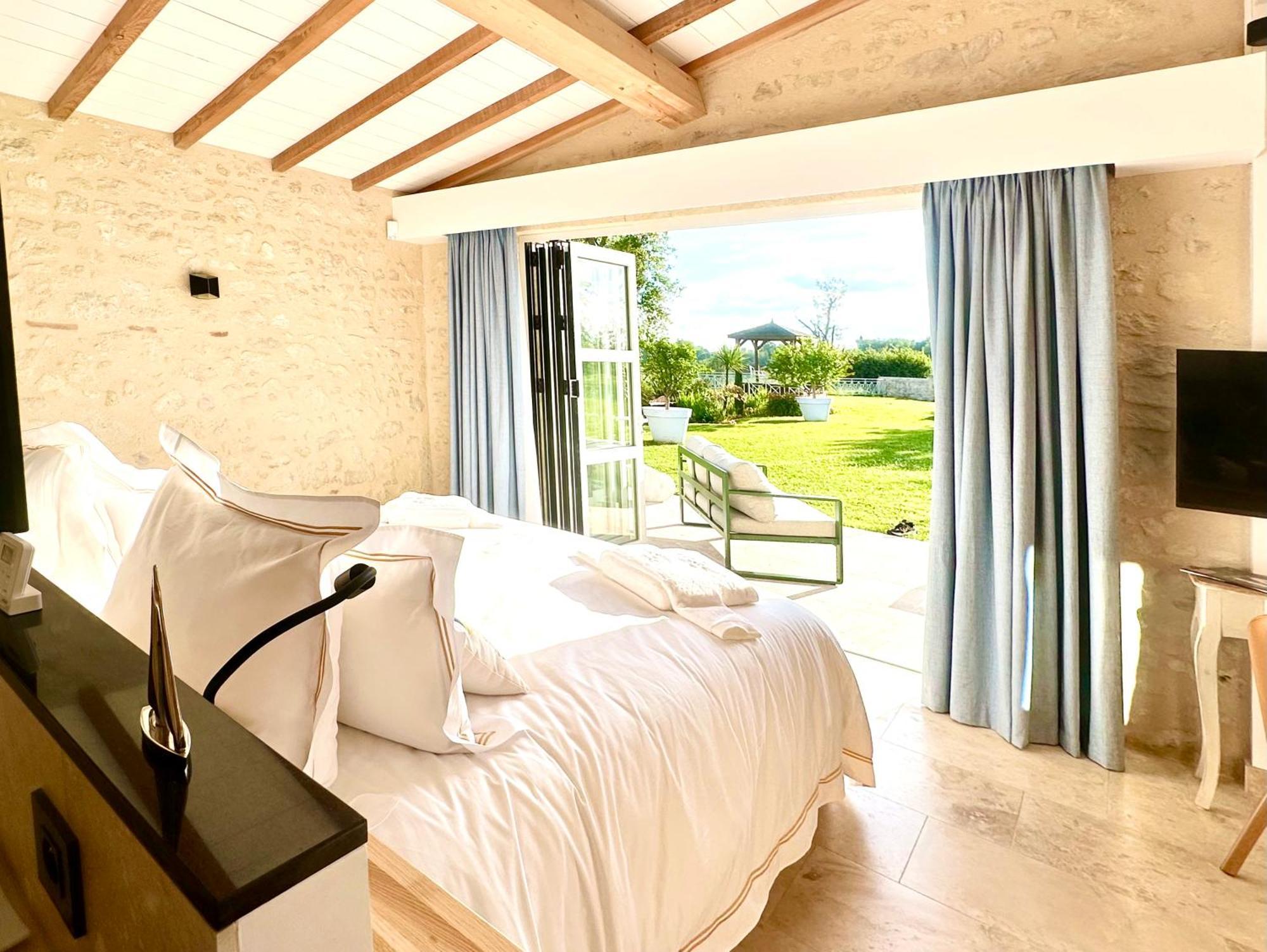 Chateau De Lafont Suites Saint-Vivien  Экстерьер фото