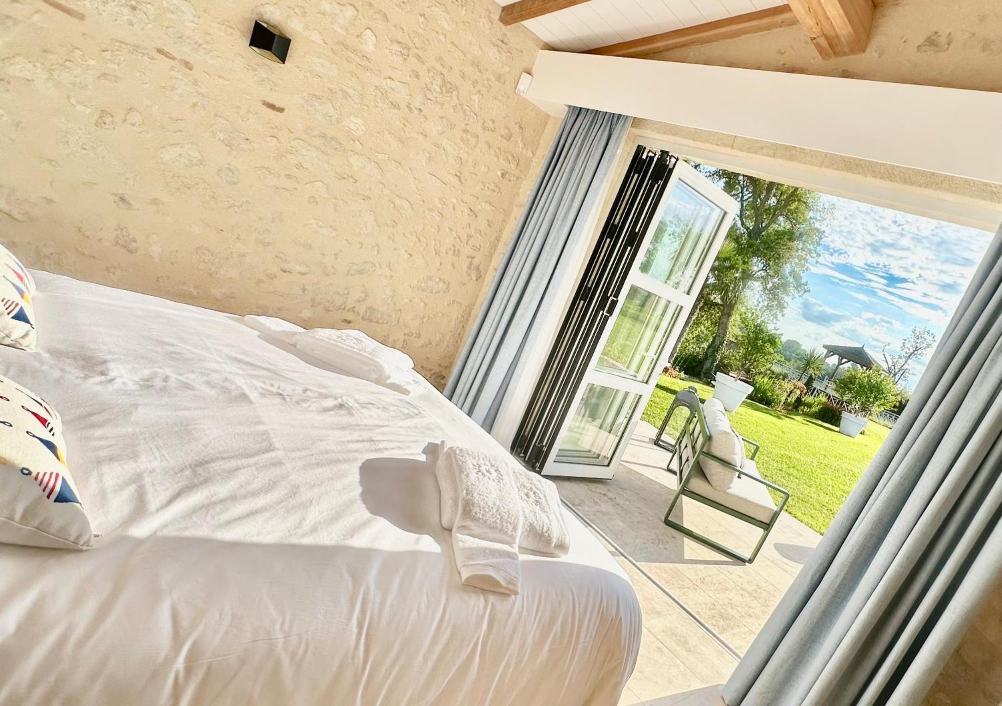 Chateau De Lafont Suites Saint-Vivien  Экстерьер фото